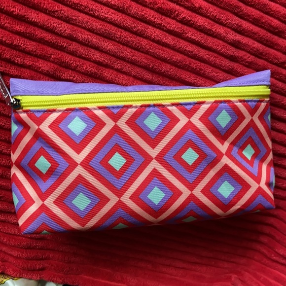 Pretty Clinique makeup bag - Picture 4 of 4